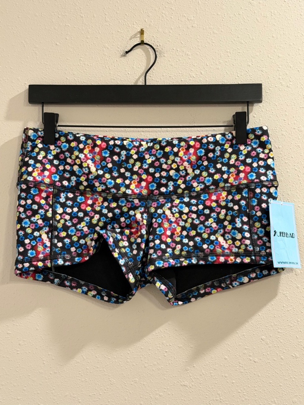 Fleo NWT Size Medium Floral Headlights Shorts Low Rise Performance Athletic Gym